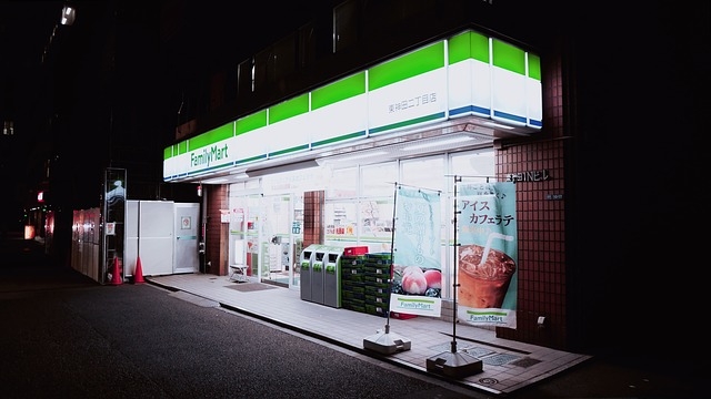 /posts/20180327102021/convenience-store-top.jpg