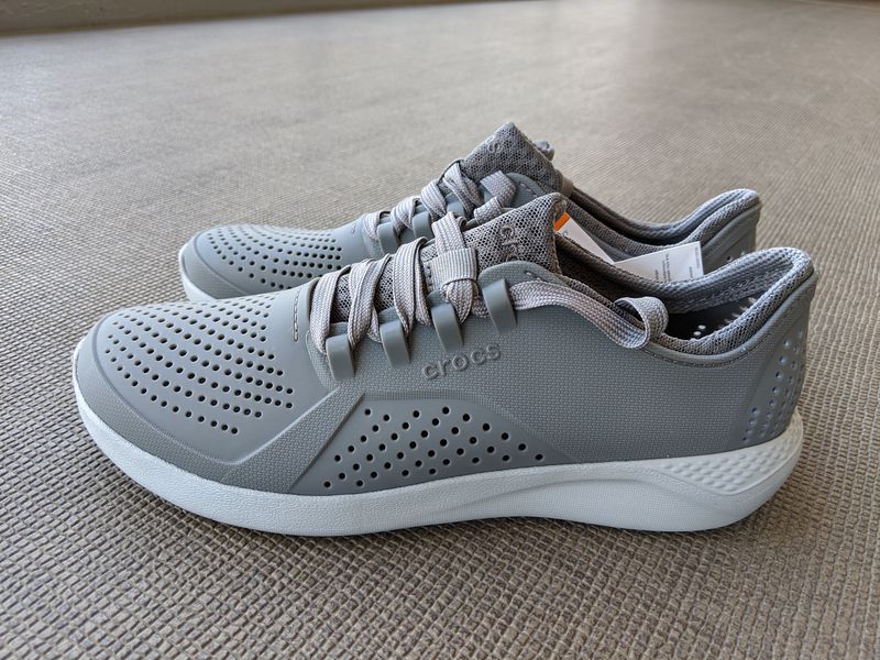 /posts/crocs-pacer/crocs-pacer-top.jpg
